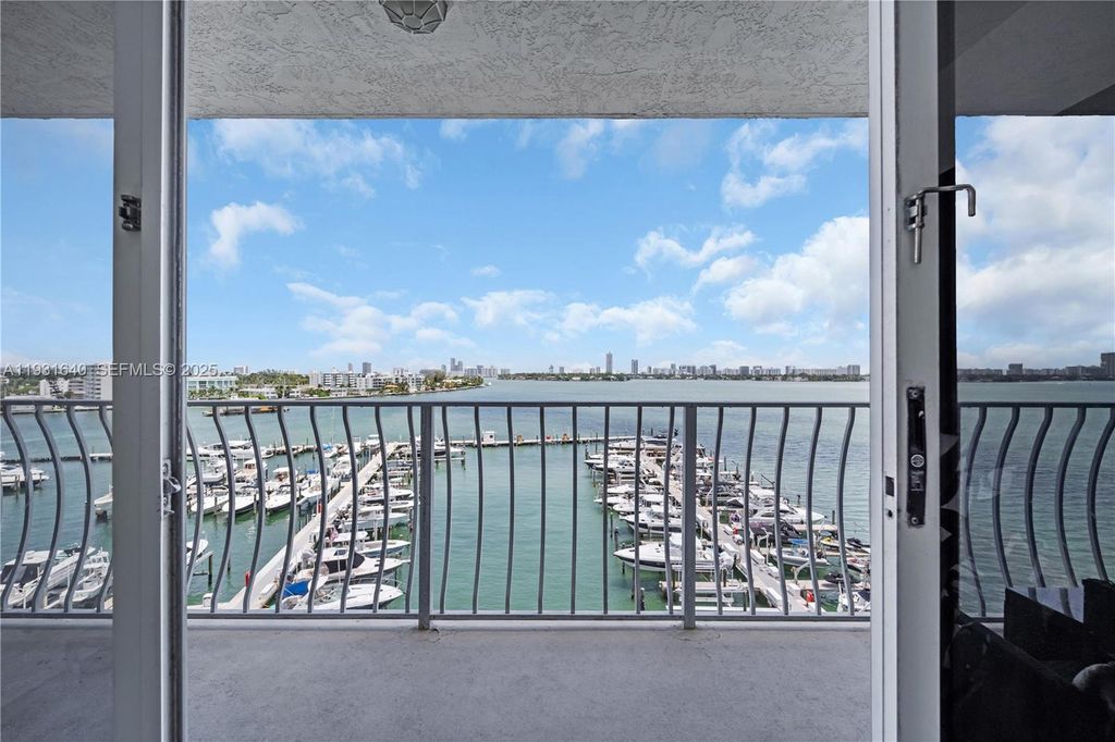 Image 23 of property listing at 7601 E Treasure Dr 819, North Bay Village, FL 33141