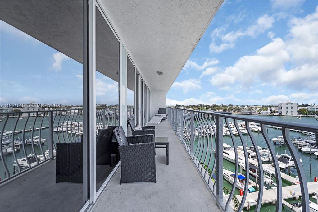 Image 24 of property listing at 7601 E Treasure Dr 819, North Bay Village, FL 33141