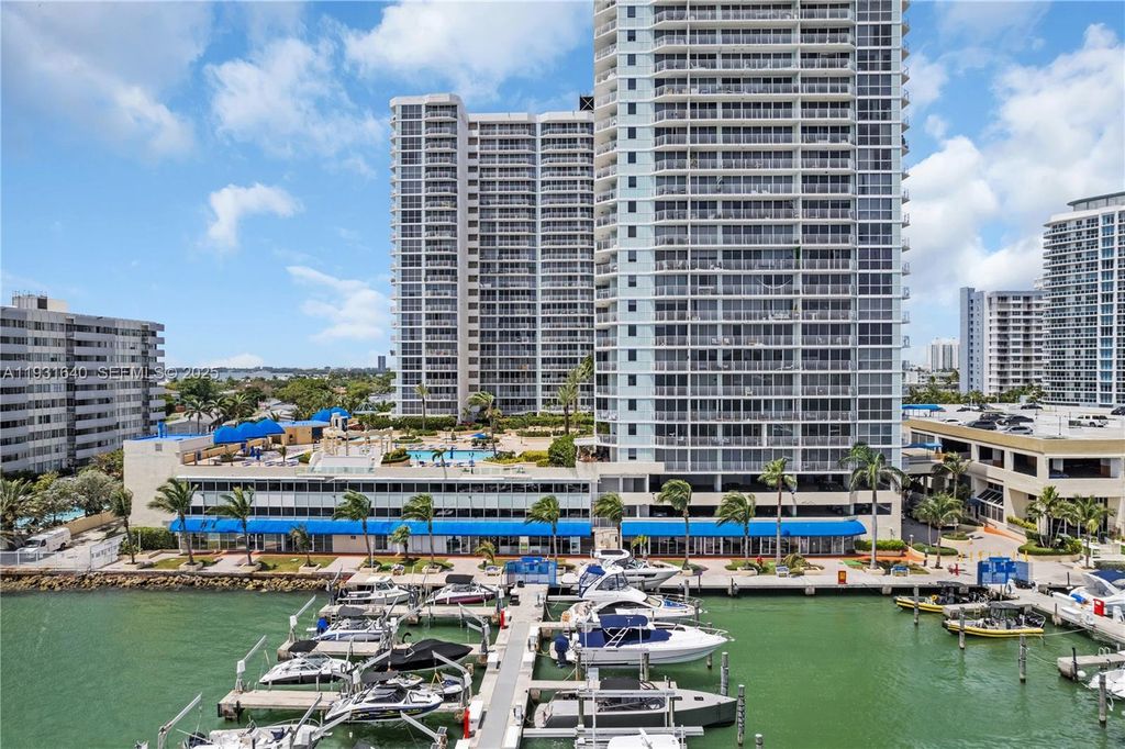 Image 30 of property listing at 7601 E Treasure Dr 819, North Bay Village, FL 33141