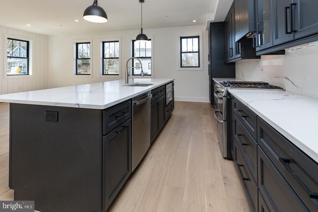 981 HENRY AVE, Wayne, PA 19087