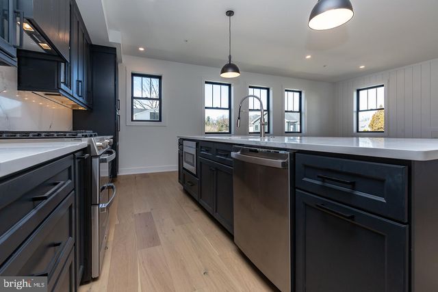 981 HENRY AVE, Wayne, PA 19087