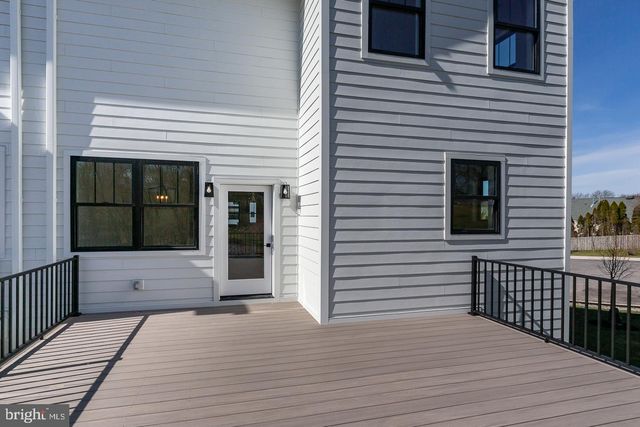 981 HENRY AVE, Wayne, PA 19087