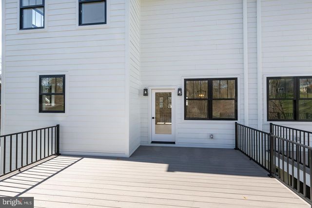 981 HENRY AVE, Wayne, PA 19087