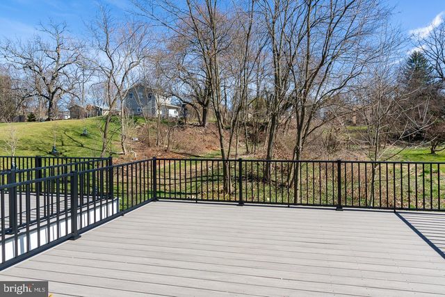 981 HENRY AVE, Wayne, PA 19087