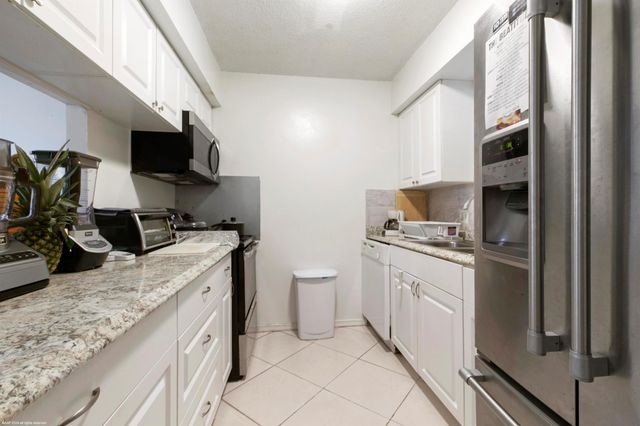 12005 Poinciana Boulevard 205, Royal Palm Beach, FL 33411