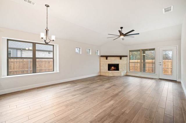 618 Kyle Drive, Tioga, TX 76271