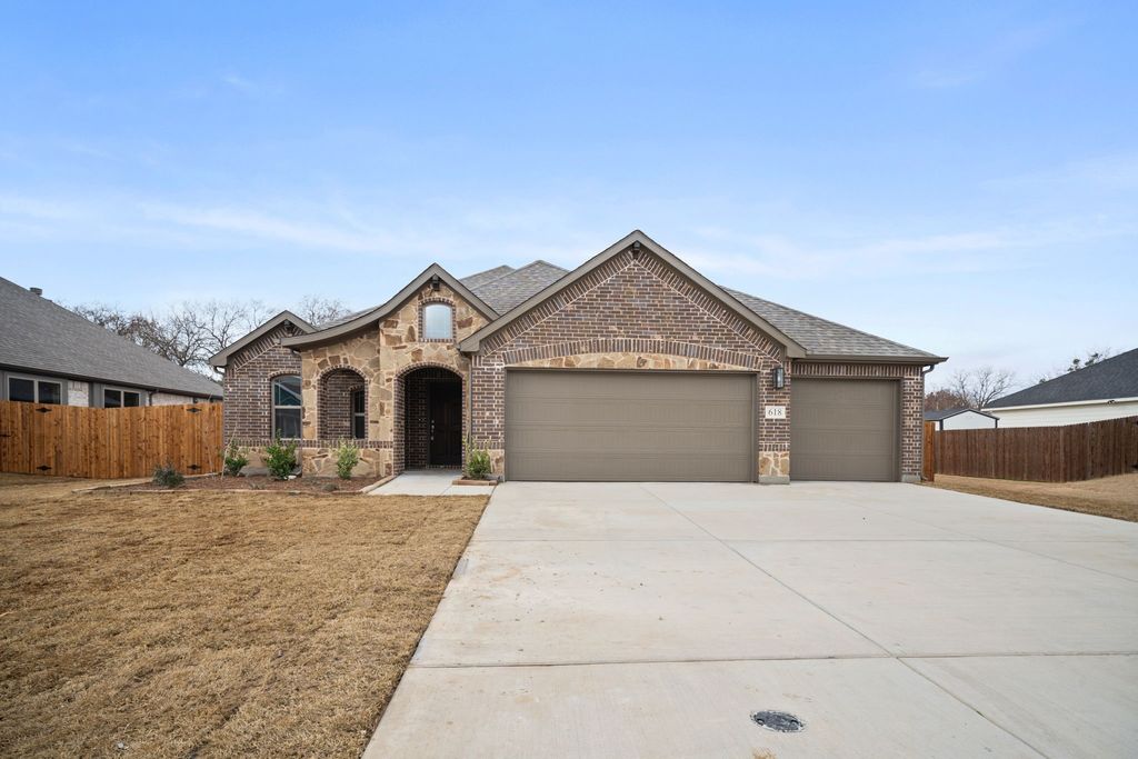 618 Kyle Drive, Tioga, TX 76271