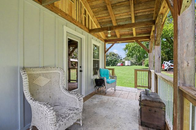 1040 Nosegay Rd, White Bluff, TN 37187