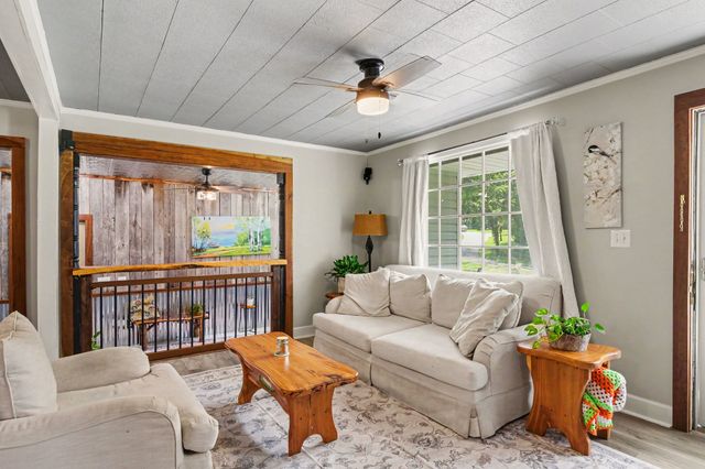 1040 Nosegay Rd, White Bluff, TN 37187