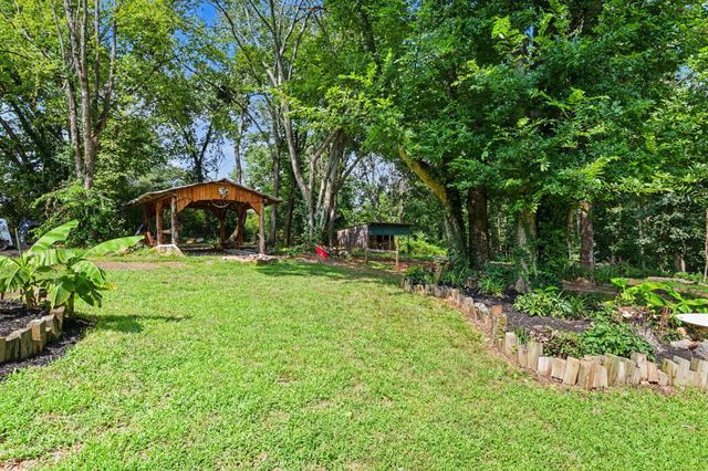 1040 Nosegay Rd, White Bluff, TN 37187