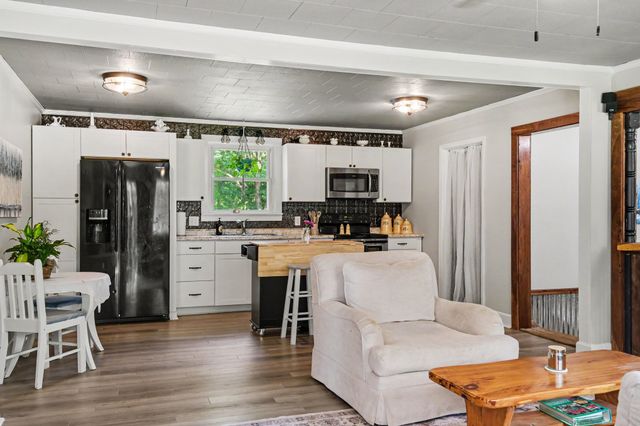 1040 Nosegay Rd, White Bluff, TN 37187