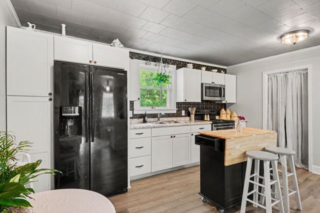 1040 Nosegay Rd, White Bluff, TN 37187