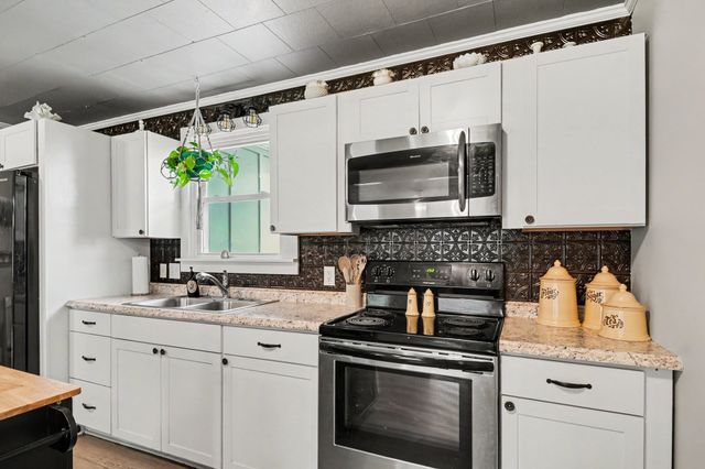 1040 Nosegay Rd, White Bluff, TN 37187