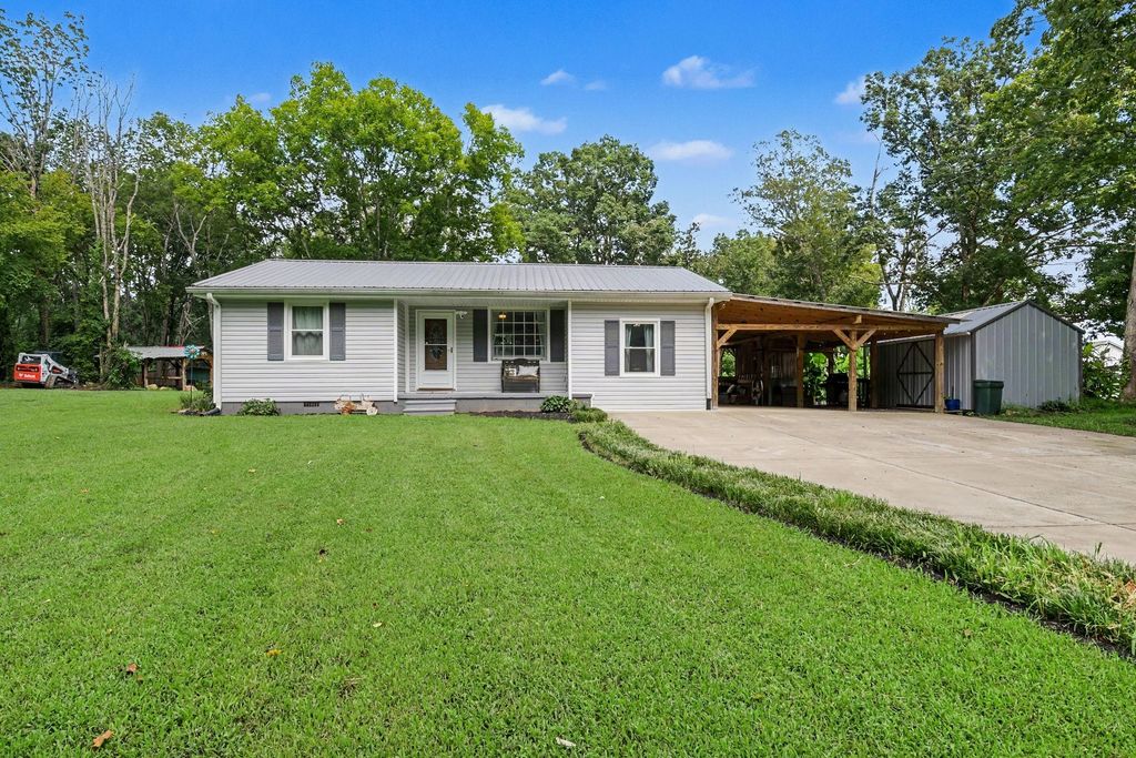 1040 Nosegay Rd, White Bluff, TN 37187