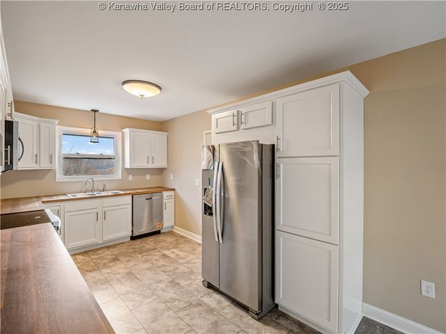 811 Vogel Drive, Charleston, WV 25302