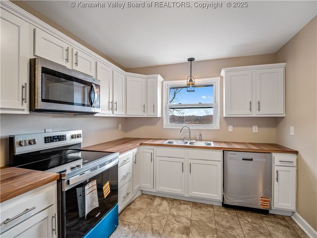 811 Vogel Drive, Charleston, WV 25302