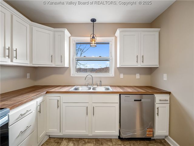 811 Vogel Drive, Charleston, WV 25302