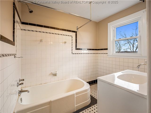 811 Vogel Drive, Charleston, WV 25302