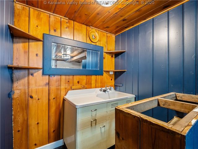 811 Vogel Drive, Charleston, WV 25302