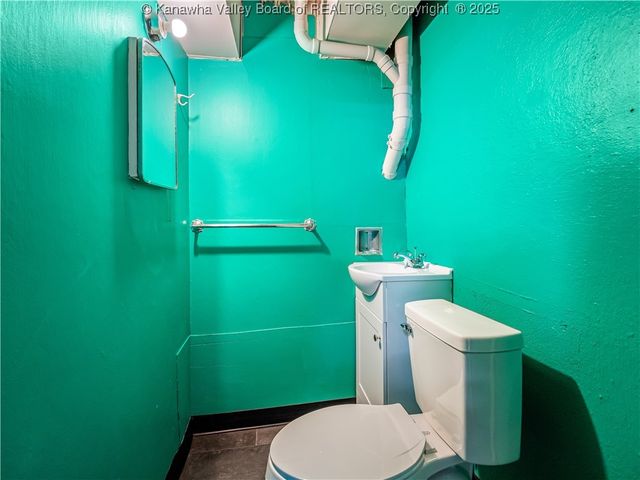 811 Vogel Drive, Charleston, WV 25302