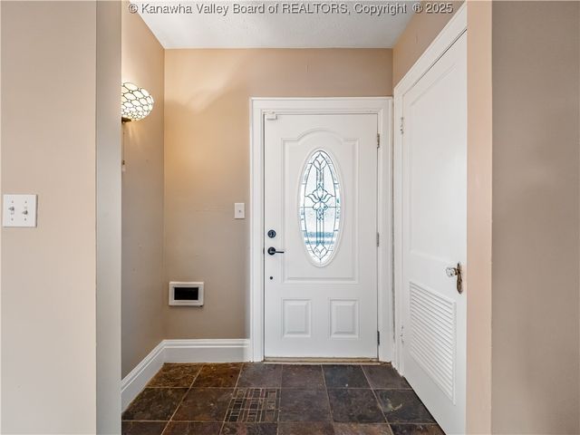 811 Vogel Drive, Charleston, WV 25302