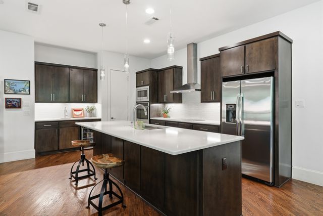 6908 Chantilly Court, Dallas, TX 75214