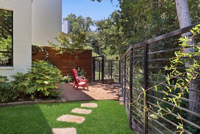 6908 Chantilly Court, Dallas, TX 75214