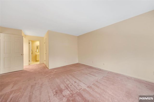 22 Peach Hill Court, Ramsey, NJ 07446