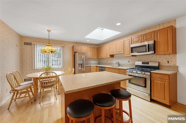 22 Peach Hill Court, Ramsey, NJ 07446