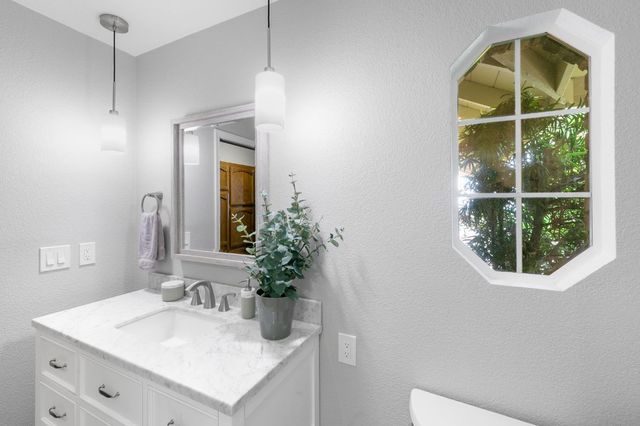 104 Oak Rim Way, Folsom, CA 95630