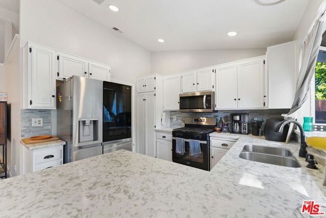 2048 E Avenue R10, Palmdale, CA 93550