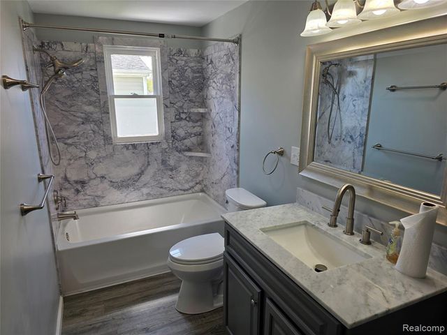 1236 Decamp Street, Burton, MI 48529
