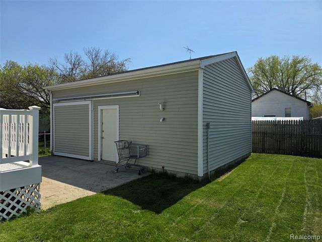 1236 Decamp Street, Burton, MI 48529