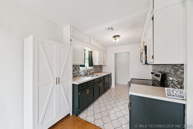 6103 S 28th West Avenue, Tulsa, OK 74132