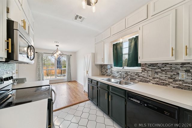 6103 S 28th West Avenue, Tulsa, OK 74132