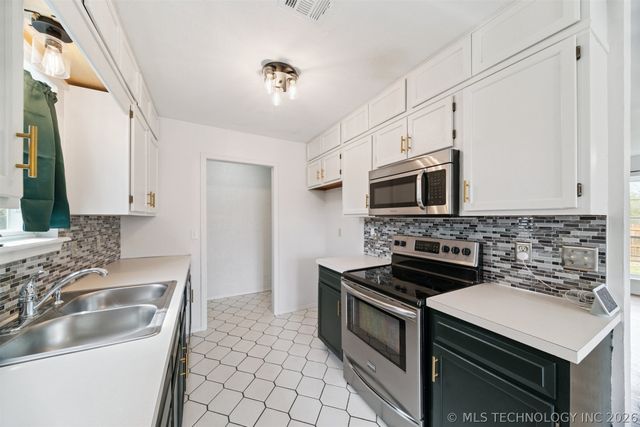 6103 S 28th West Avenue, Tulsa, OK 74132