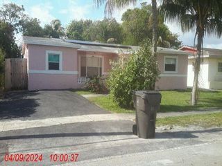 3290 NW 39th St, Lauderdale Lakes, FL 33309