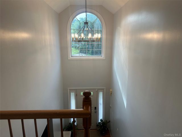 18 Mill Lane, Medford, NY 11763