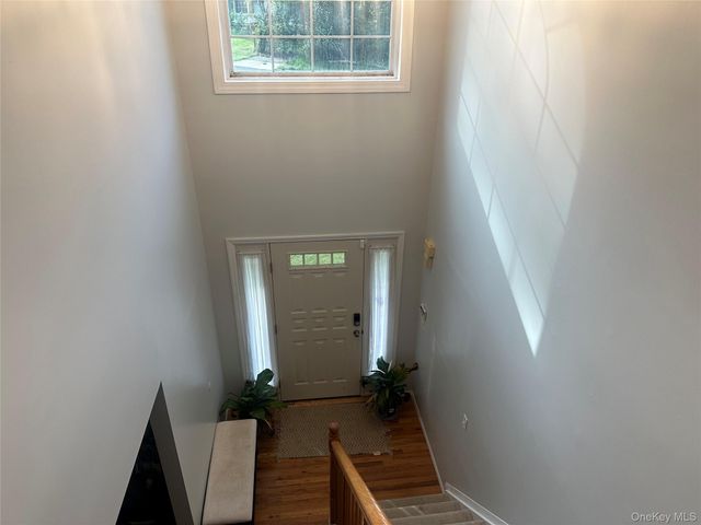 18 Mill Lane, Medford, NY 11763