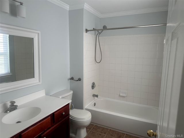 18 Mill Lane, Medford, NY 11763