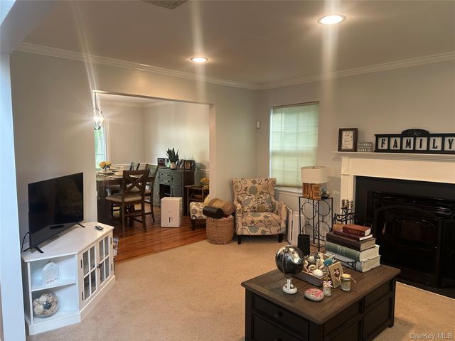 18 Mill Lane, Medford, NY 11763