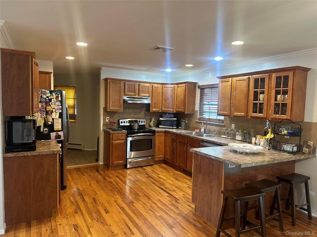 18 Mill Lane, Medford, NY 11763