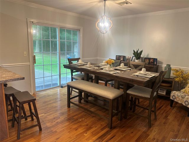 18 Mill Lane, Medford, NY 11763