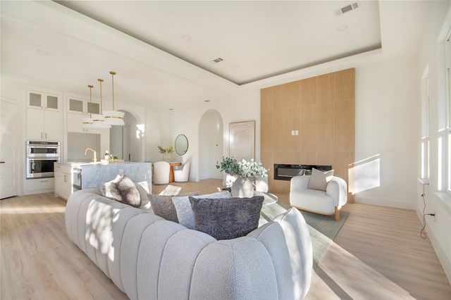 3902 Furey Street, Dallas, TX 75212