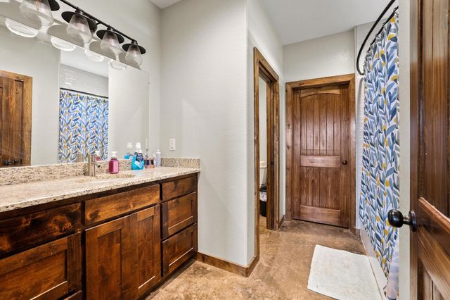 1350 County RD 4040 Road, Ector, TX 75439