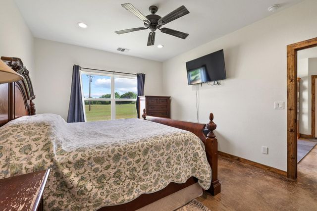 1350 County RD 4040 Road, Ector, TX 75439