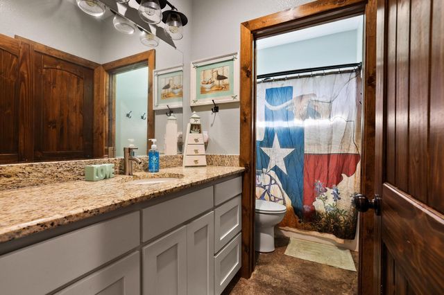 1350 County RD 4040 Road, Ector, TX 75439