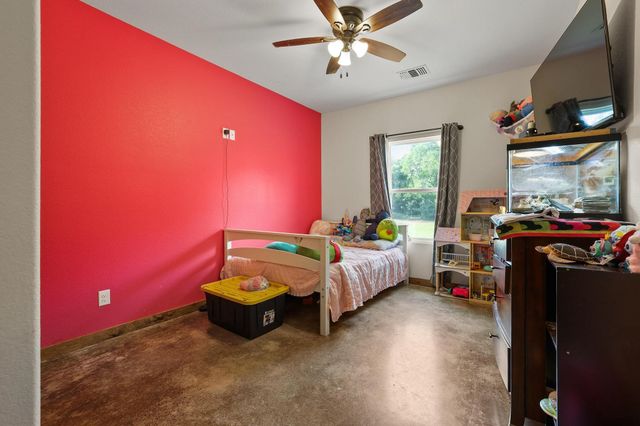 1350 County RD 4040 Road, Ector, TX 75439