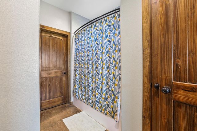 1350 County RD 4040 Road, Ector, TX 75439