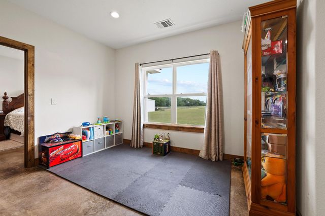 1350 County RD 4040 Road, Ector, TX 75439